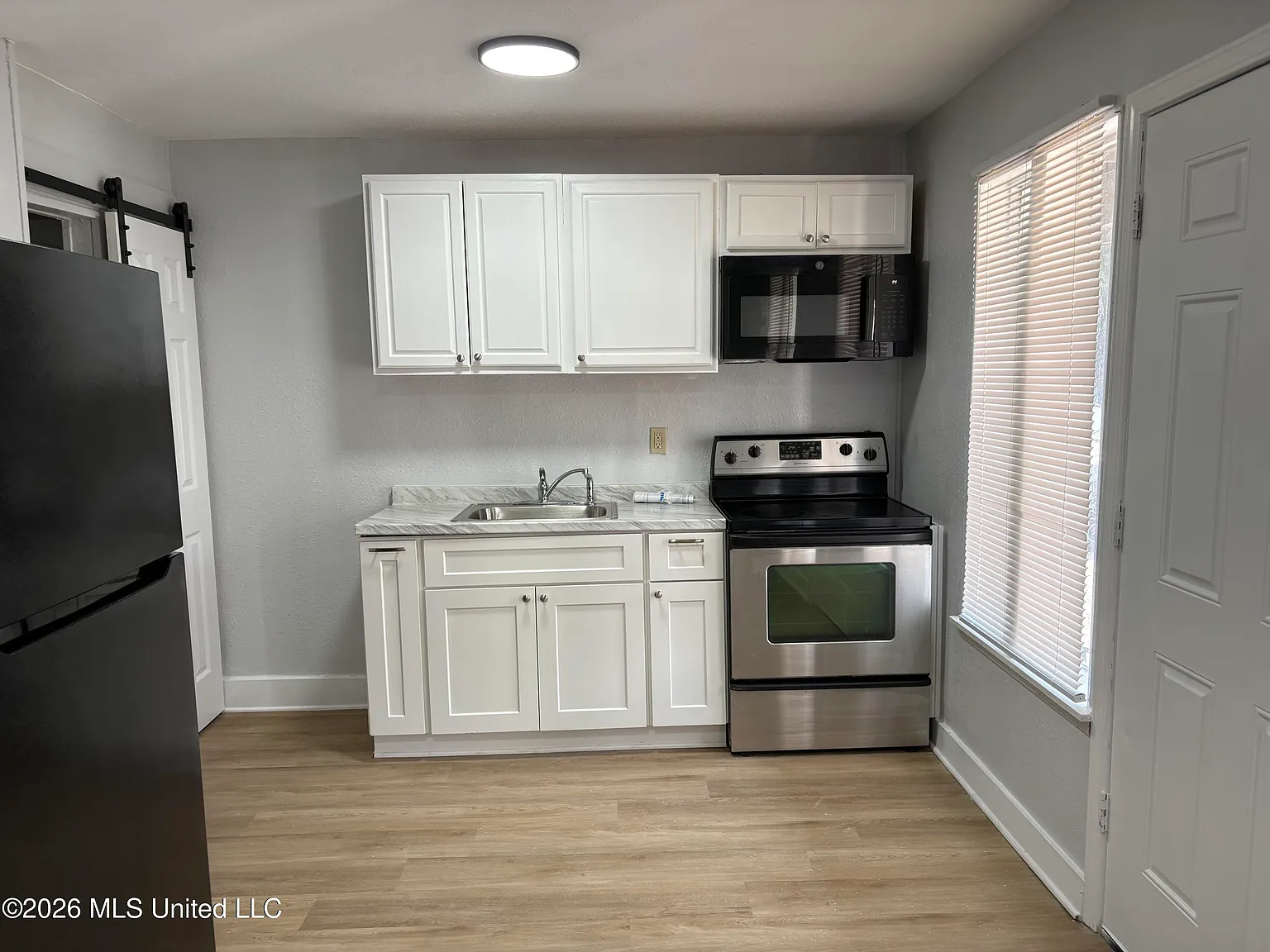 511 32nd St — Photo 3