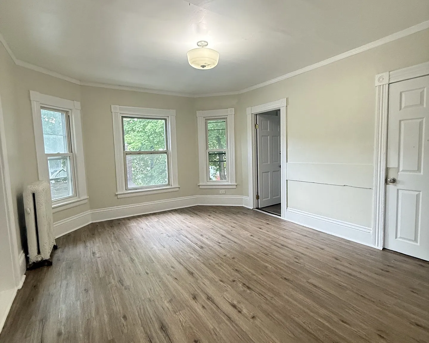 3 bed, 935 sqft, $1,500 — Photo 1