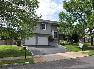 11 Meadow Ln, Old Bridge, NJ 08857