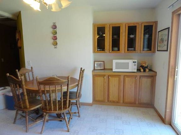 Dining w/built in hutch