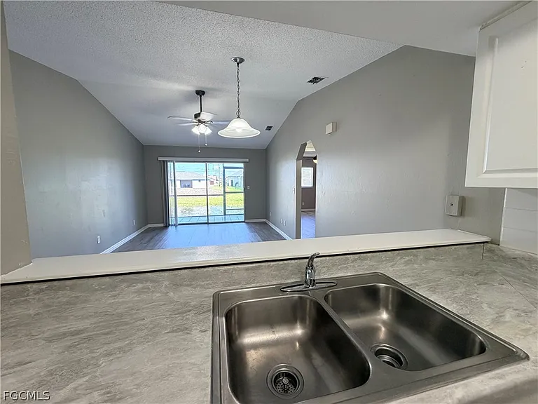 823 Gleason Pkwy #2 — Photo 7