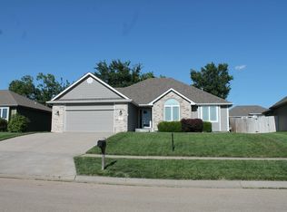 4228 SW Cambridge Ave, Topeka, KS 66610