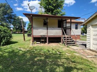 204 E Kerney St, Carmi, IL 62821