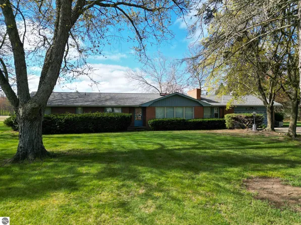 8670 E Pickard Rd, Mount Pleasant, MI 48858