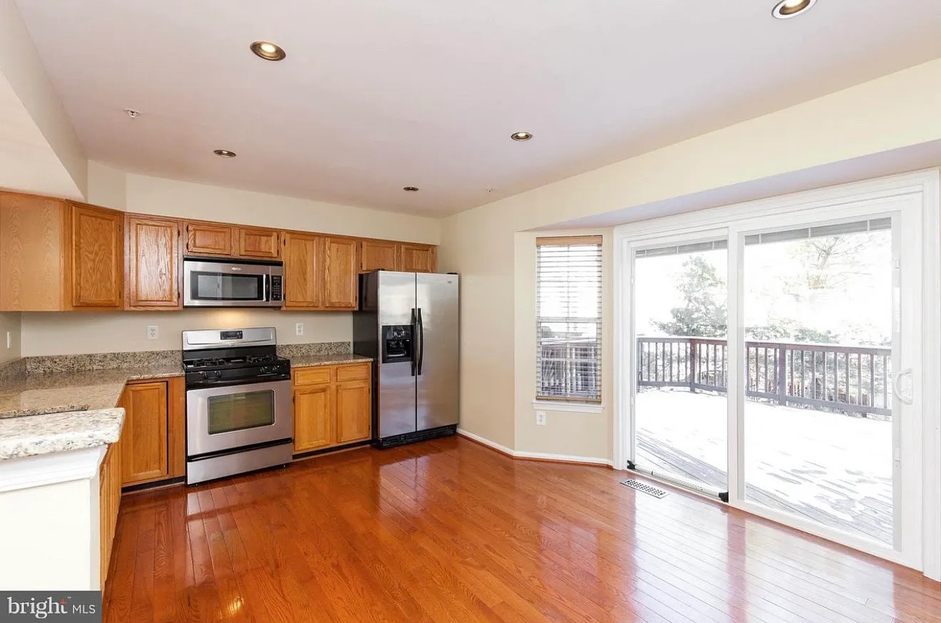 4 bed, 3.5 bath, 2080 sqft, $3,200 — Photo 3