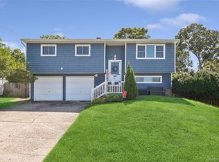 6 Rhodes Court, Selden, NY 11784
