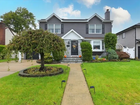 2509 4th Avenue, East Meadow, NY 11554