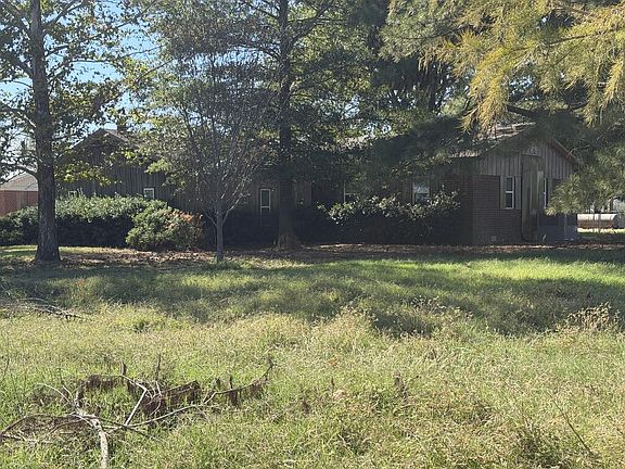 2nd image of 301 Law 511 Rd