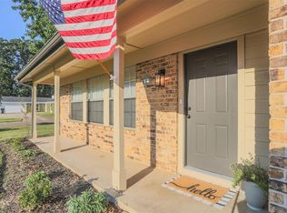 604 Manchester Dr, Idabel, OK 74745