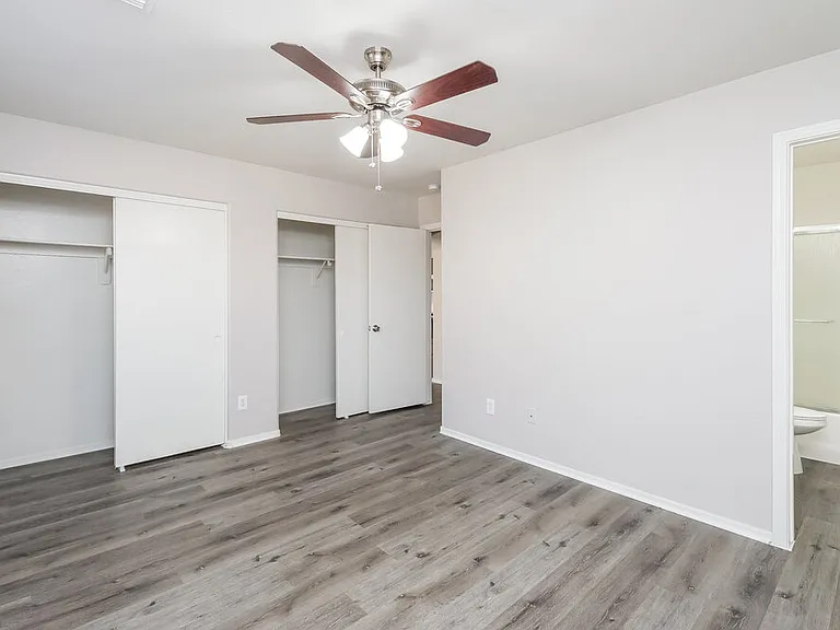 11834 W Sunnyside Dr — Photo 10