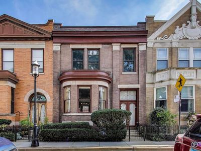 3811 N Alta Vista Ter, Chicago, IL, 60613