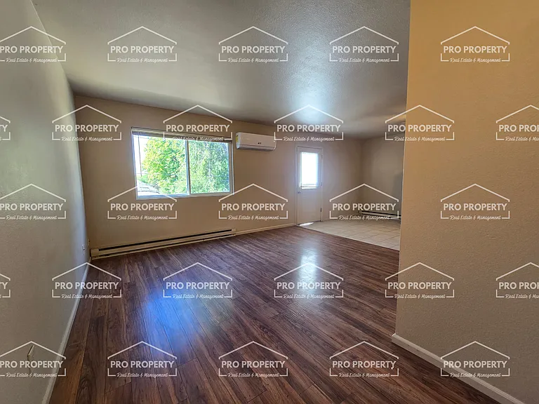 1506 E 5th St — Photo 3