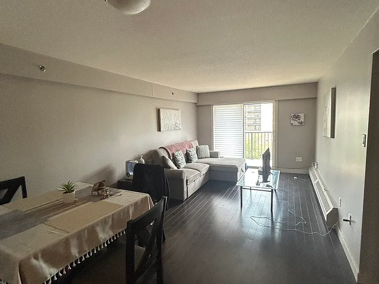 537 4th Ave N #505 — Photo 2