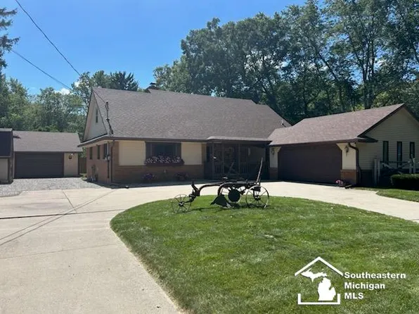 3251 Shelton Dr, Lambertville, MI 48144