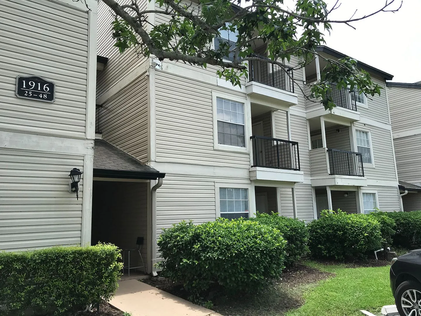 Cozy 1 Bedroom/1 Bathroom Near Millennium Mall! — Photo 1