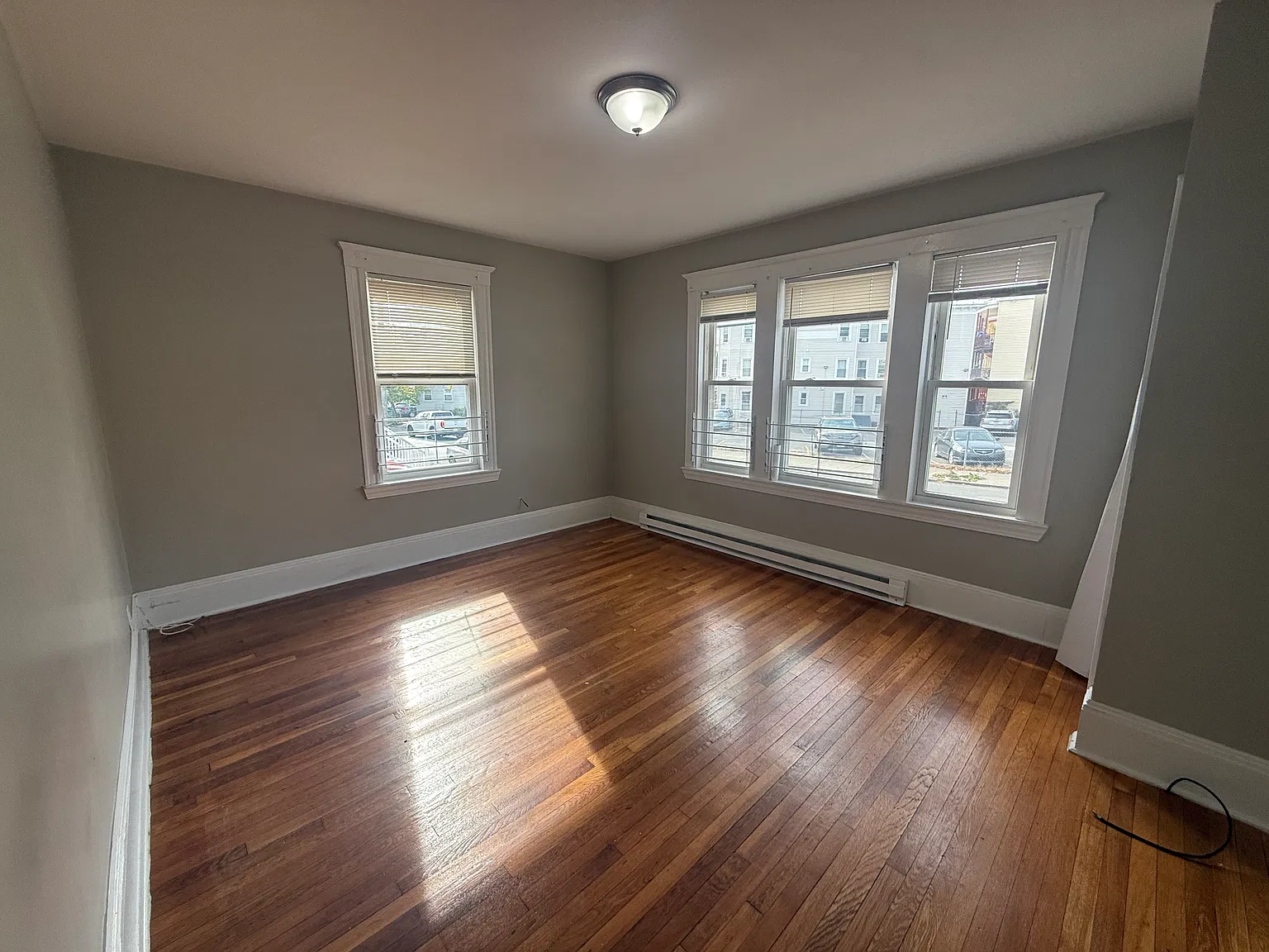 3 bed, 800 sqft, $2,500 — Photo 2
