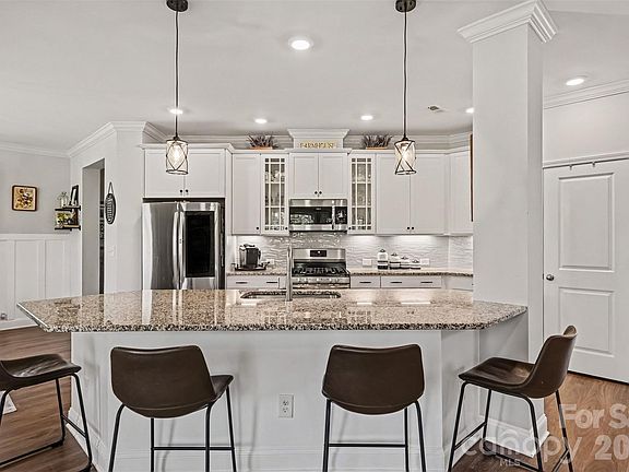 5th image of 2703 Wedgewood Ct