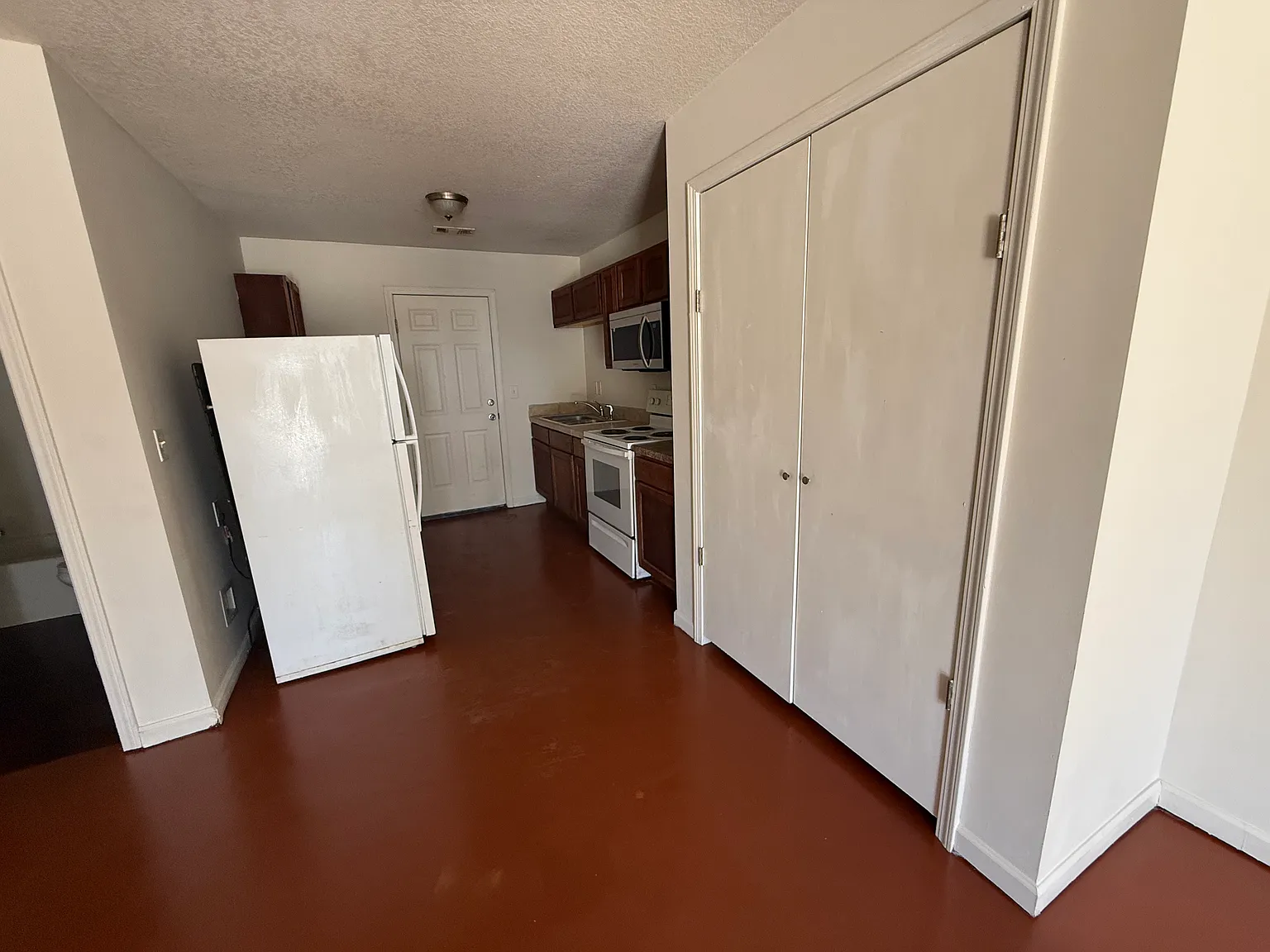 2 bed, $895 — Photo 3