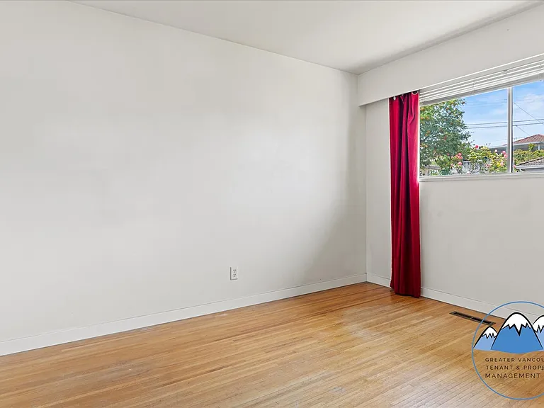 6589 Elliott St — Photo 10