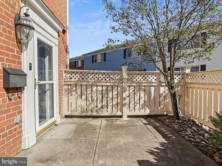 1627 N Van Dorn St — Photo 3