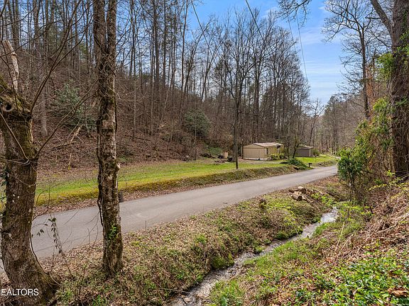 2nd image of 520 Huskey Grove Rd