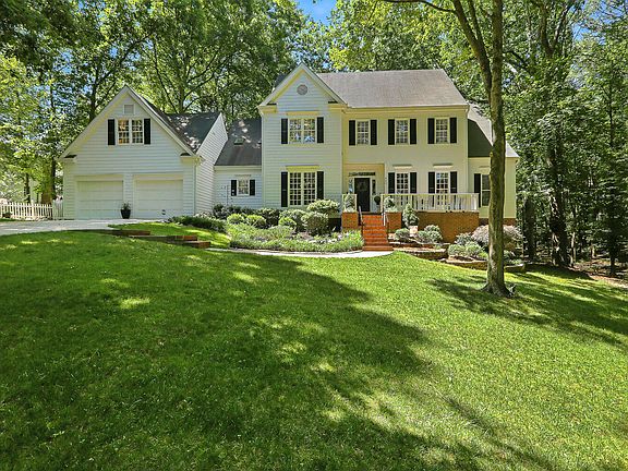 2nd image of 429 Grosvenor Dr