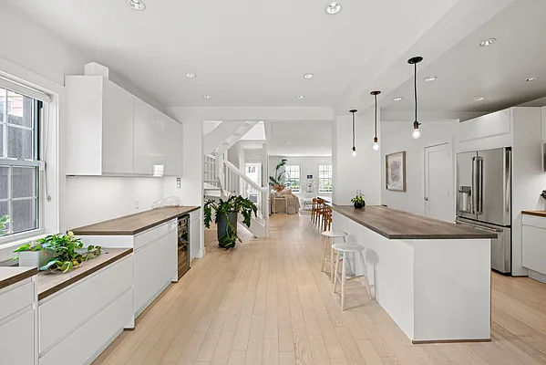 Sold by Nest Seekers International | media 8