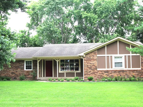 1055 Meridian Meadows Ct, Greenwood, IN 46142