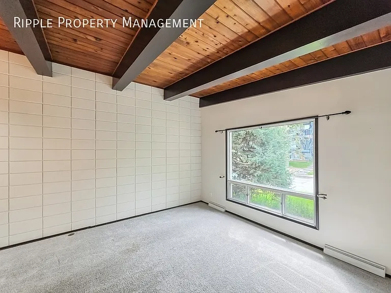 614 56th Ave SW #UPPER — Photo 3