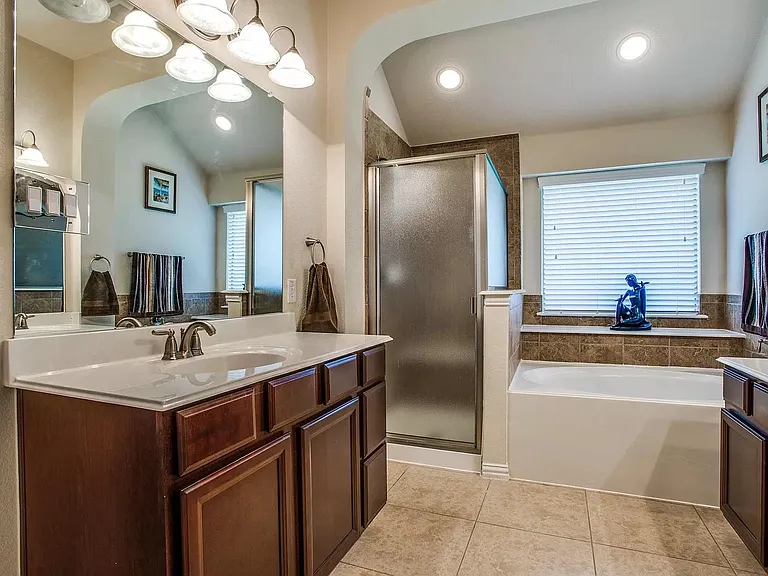 7772 Ivanhoe Dr — Photo 20
