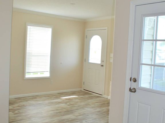 3rd image of 375 Jacaranda Cir