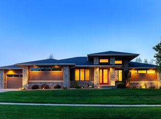 8513 Prairie Ridge Dr, Johnston, IA 50131