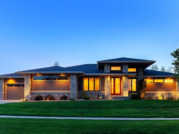 8513 Prairie Ridge Dr, Johnston, IA 50131