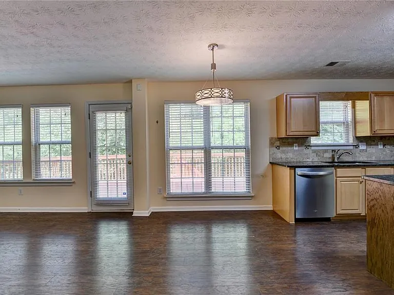 3380 McClure Woods Dr — Photo 17
