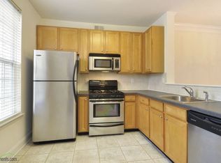 57 Pointe Of Woods Dr N, Parlin, NJ 08859