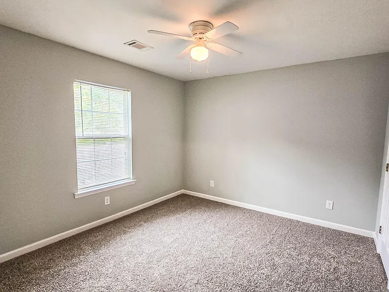 726 Creekside Dr — Photo 29
