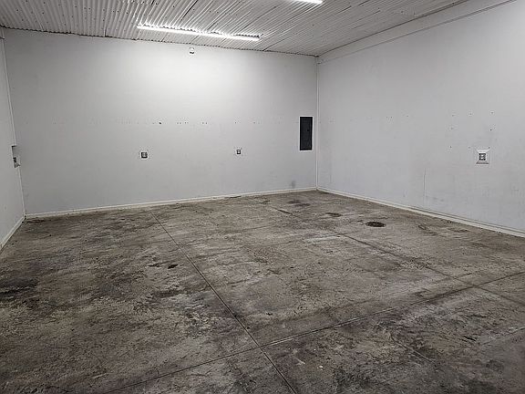 2nd image of 5 W Main St