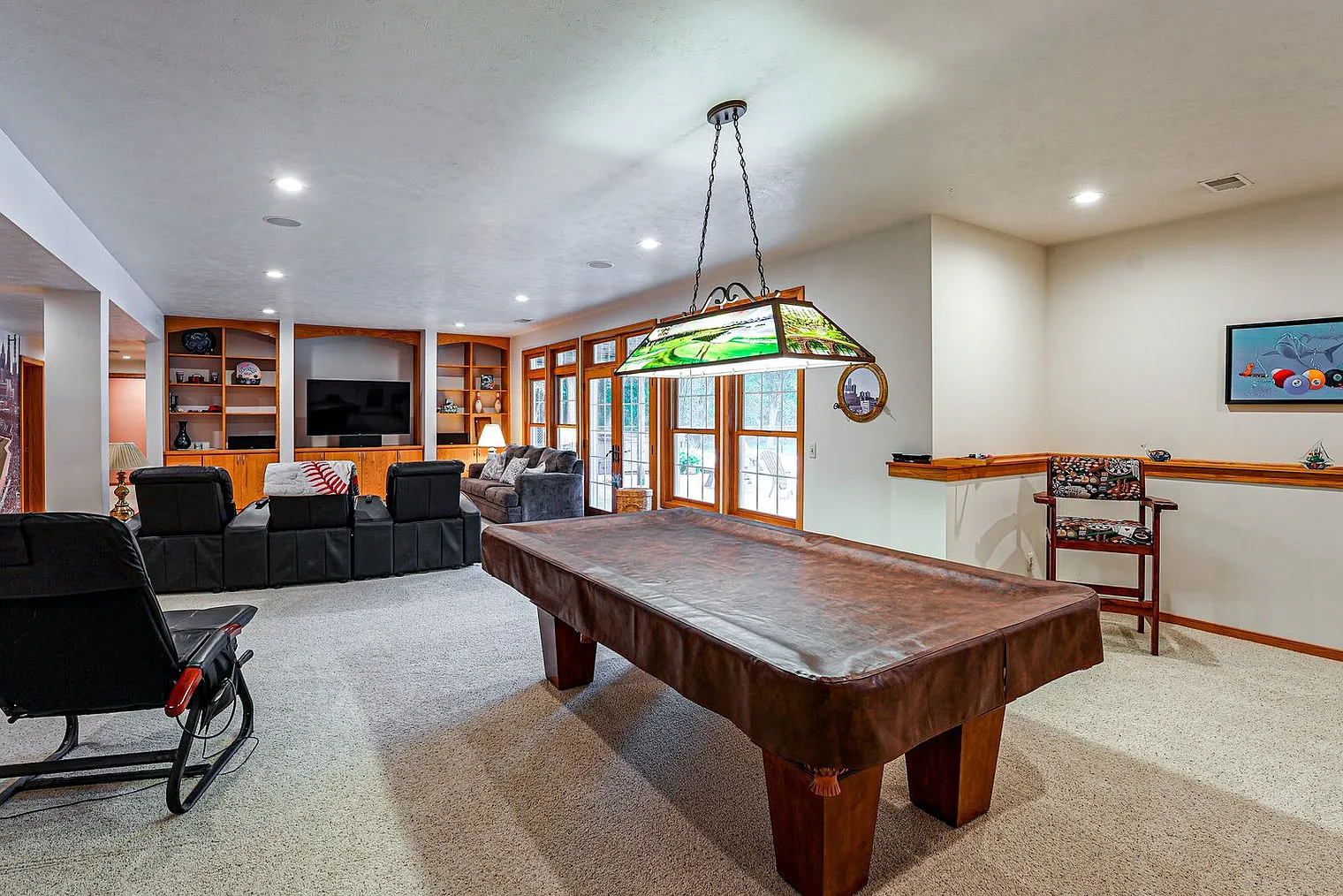 6 bed, 3.0 bath, 5198 sqft, $5,368 — Photo 3
