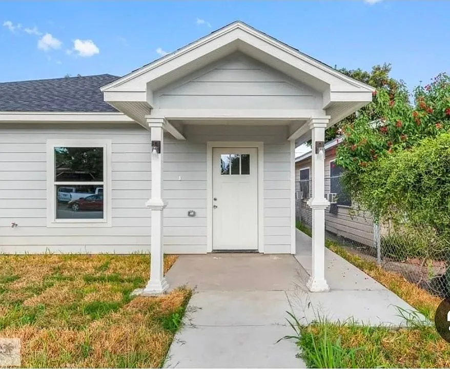 3 bed, 2.0 bath, 1150 sqft, $2,400 — Photo 2