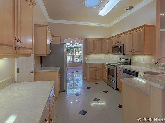 3rd image of 10 Canter Ct