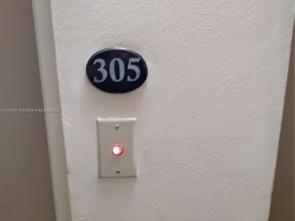 20840 San Simeon Way APT 305, Miami, FL 33179
