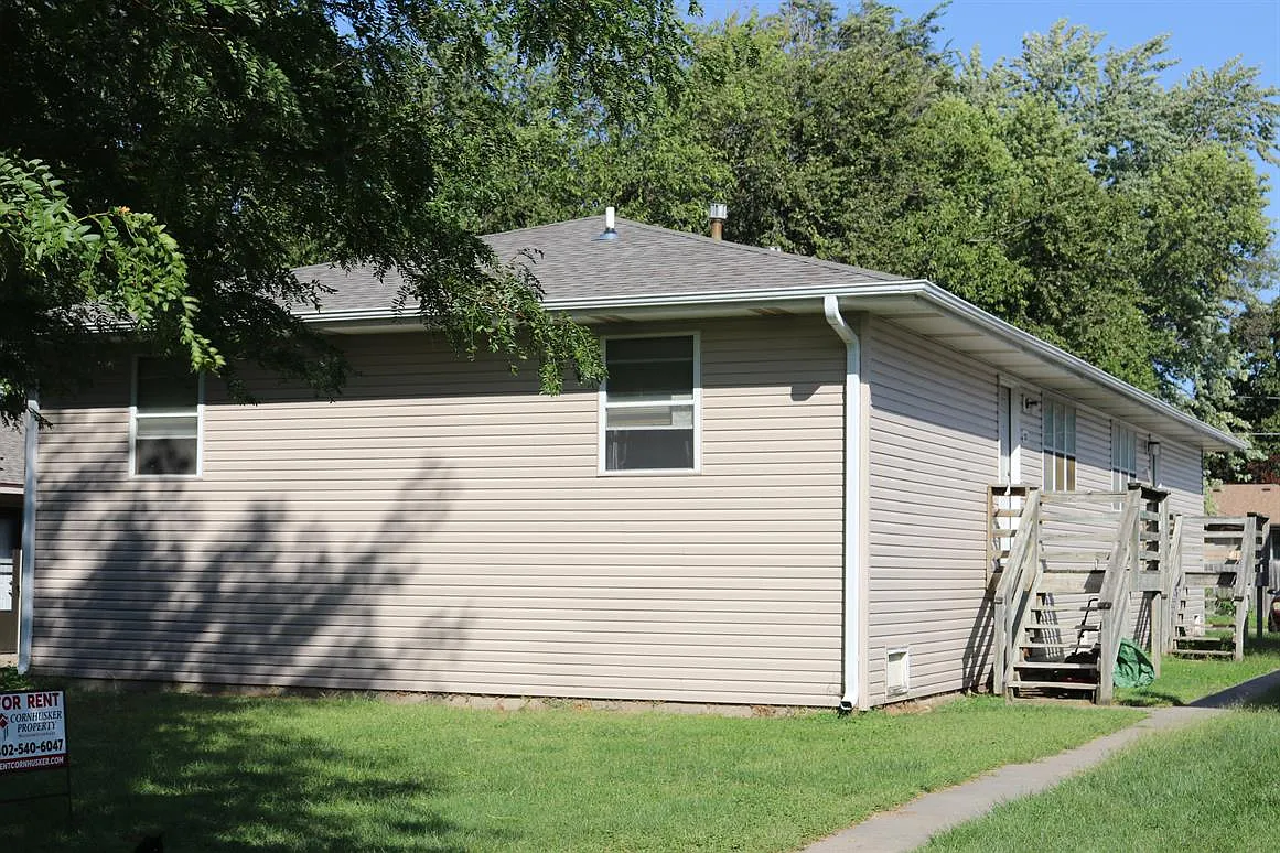 120-122 B Street — Photo 1