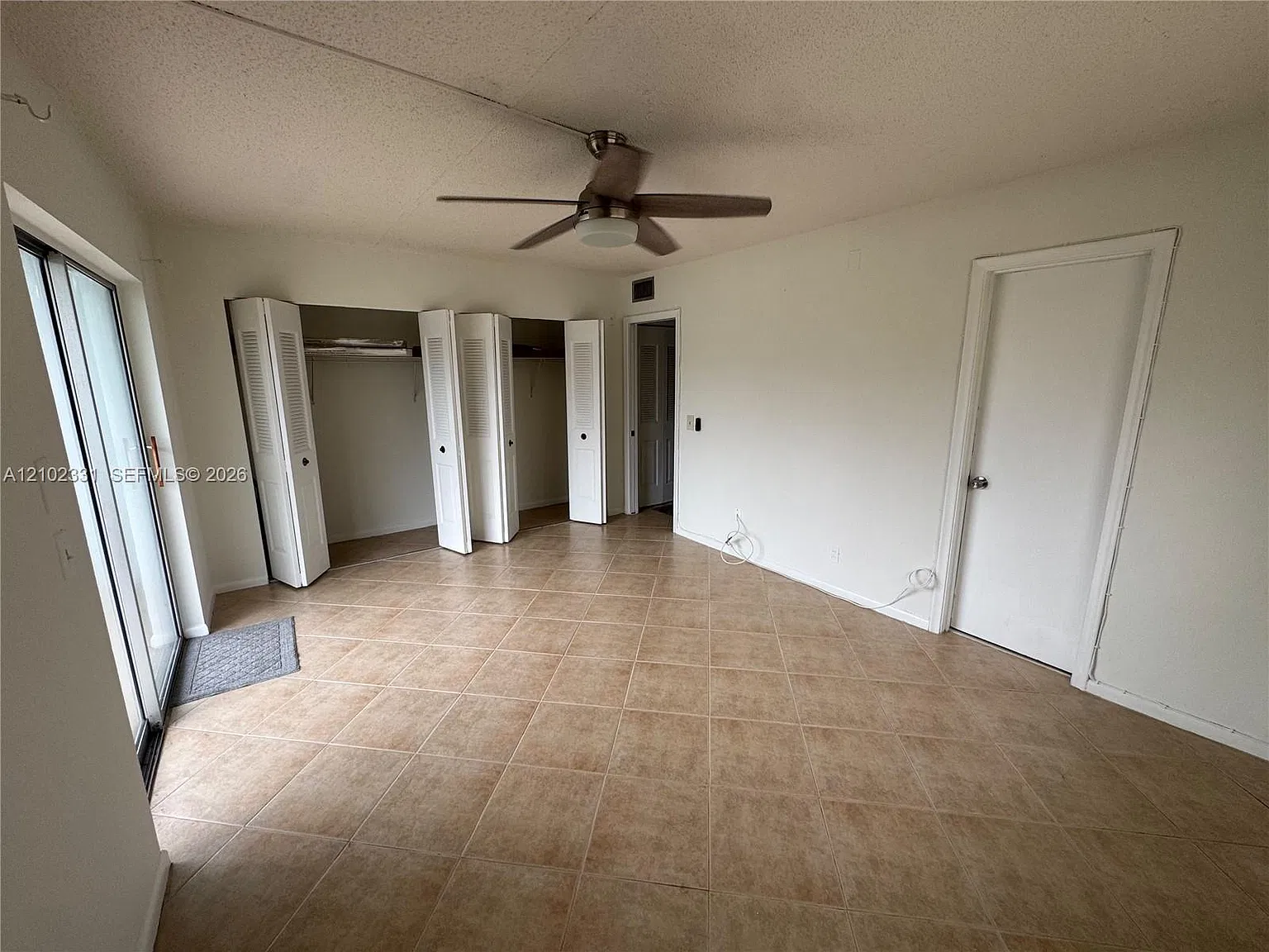 Markham L Condo — Photo 3