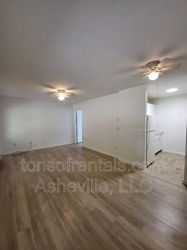 1 bed, 1.0 bath, $1,100 — Photo 2