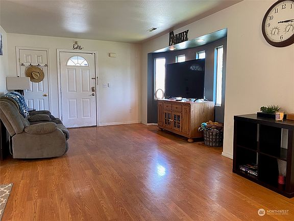 5th image of 1036 W Charlotte Street