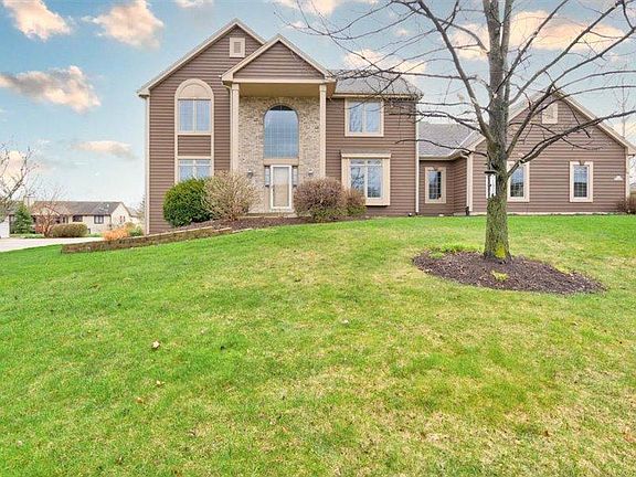 4th image of N54W16909 Ravenwood Dr