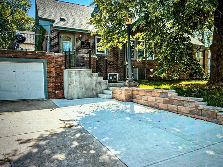 1124 Arbor St — Photo 30