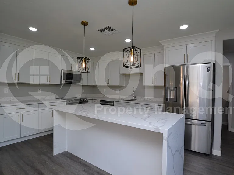 655 E Winchester Way — Photo 2