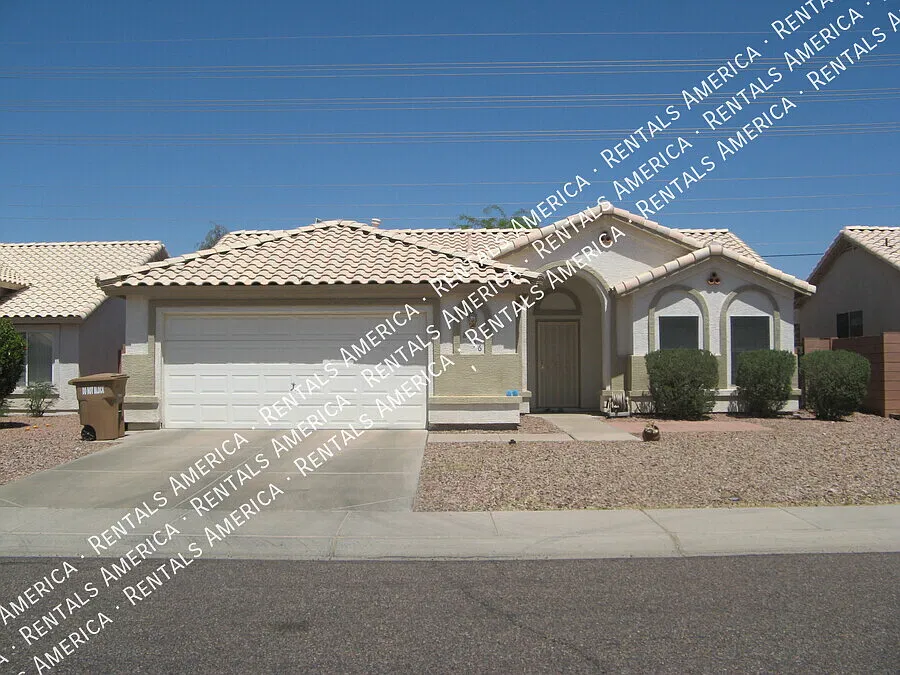 Great 3 Bed 2 Bath in Peoria! — Photo 1