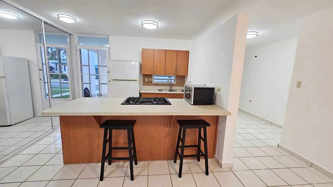3 bed, 2.0 bath, 1350 sqft, $1,600 — Photo 2